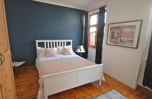 Epsom Casa | Scandi-Style 4B Bungalow Large Garden & Parking