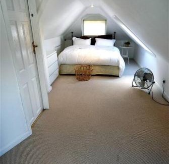 Epsom Casa | Scandi-Style 4B Bungalow Large Garden & Parking