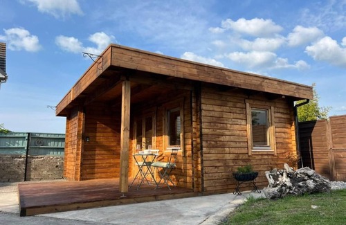 Littleham Cabina | Scandi-Style Cabin in Bideford, Private Parking