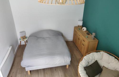 Saint-Brieuc Apartamento | Scandinave - proche gare & centre-ville - stationnement - cour intérieure table & chaises