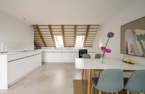 Neuschwabing Apartamento | Scandinavian Calm Meets Latin Soul – Schwabing Retreat with Frauenkirche Views