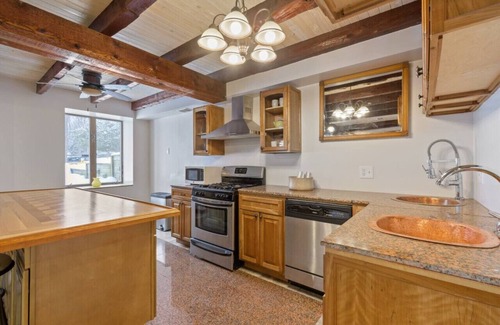 Pittsford Casa | Scandinavian Comfort in Pittsford Barn!