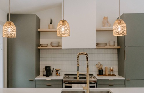 Stokes Bay Cabina | Scandinavian Cozy Cabin in the Woods
