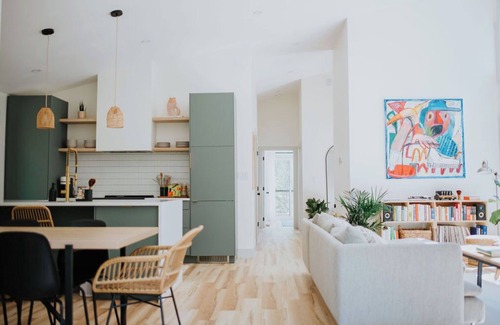 Stokes Bay Cabina | Scandinavian Cozy Cabin in the Woods
