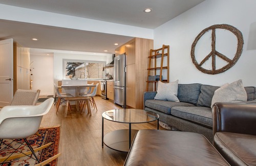 Park Meadows Condominio | Libro sin preocupaciones! 48 horas de cancelación gratuita. Remodelación completa, jacuzzi privado