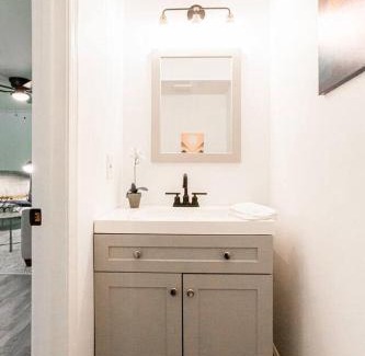Smyrna Apartamento | Scandinavian Retreat mins Close to battery W King bed