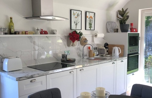 Crowborough Cama Y Desayuno | Scandinavian style space walking distance from the beautiful Ashdown Forest