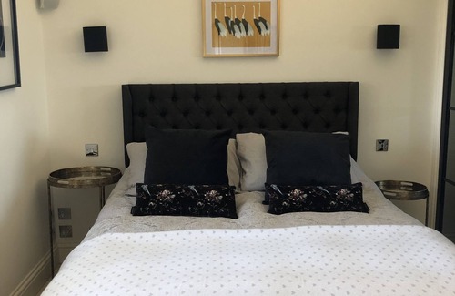 Crowborough Cama Y Desayuno | Scandinavian style space walking distance from the beautiful Ashdown Forest