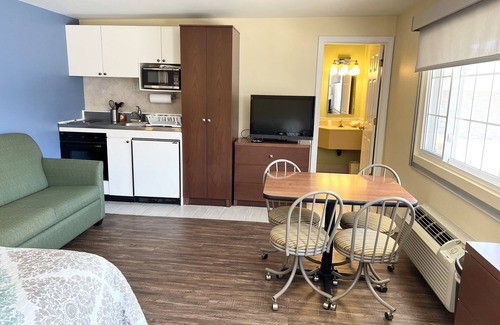 Eastward Look Hotel | Scarborough Beach Motel