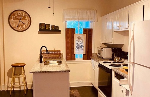 Old Town Winchester Apartamento | Scarborough Fair walk to downtown two story apt