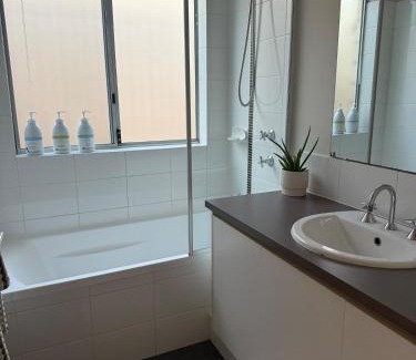 Scarborough Casa | Scarborough Vacay - 3 bed house