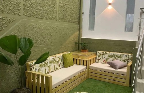 Lalinde Casa | Scarlet house with 8 bedrooms in Lleras park