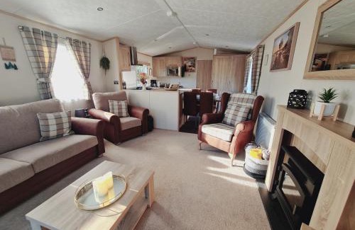 Swarland Casa | Scarletts Escape - Percy Wood