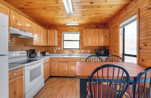 Byrdstown Cabina | Scenic 2 Bed 2 Story Chalet with Captivating Views and Direct Lake Access #20