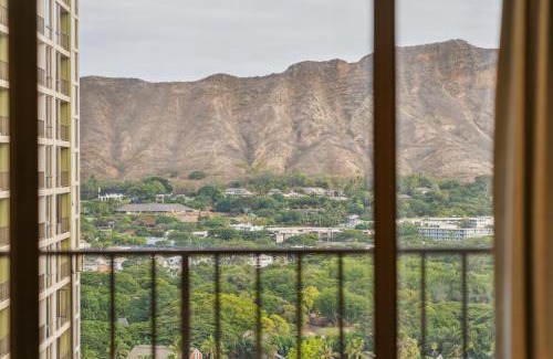 Honolulu Apartamento | Scenic 23rd-Floor Corner Retreat with Diamond Head & Ocean Views (12305)