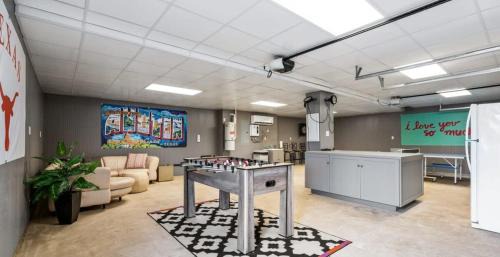 Manor Casa | Scenic 5-Acre Retreat with Hot Tub Pool & Game Room