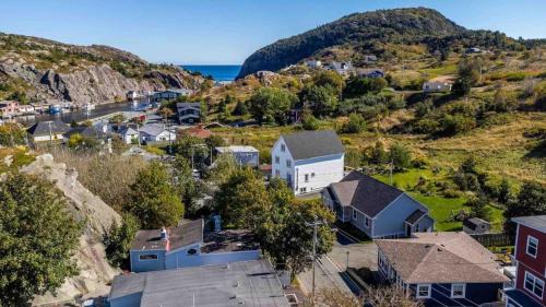 Quidi Vidi Casa | Scenic Bliss In Quidi Vidi Sleep4 New Hot Tub