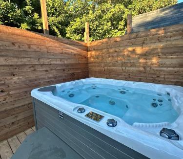 Quidi Vidi Casa | Scenic Bliss In Quidi Vidi Sleep4 New Hot Tub