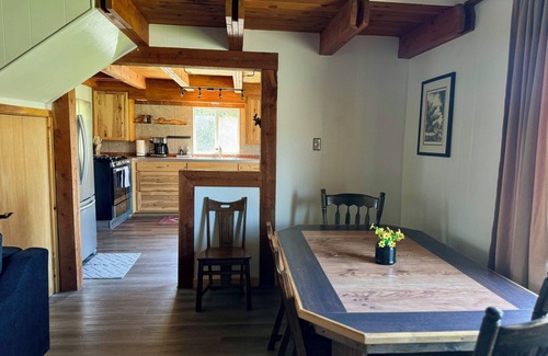 Salmon Cabina | Scenic Cabin Escape- Steps to Goldbug Trailhead