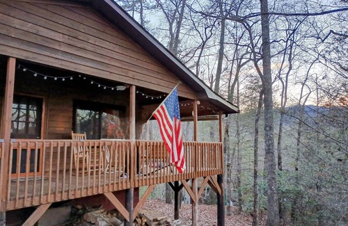 Robbinsville Cabina | Scenic Cabin Retreat w/ Porch, Firepit & Views