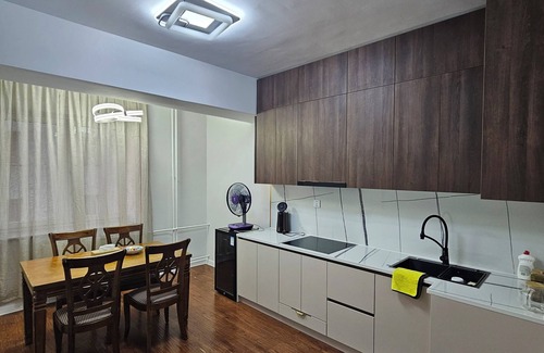 Chingeltei Apartamento | Scenic City Views in Prime Central Location