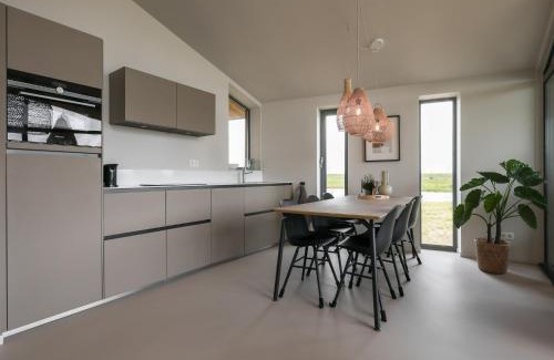 Wissenkerke Casa | Scenic Cottage w Garden, cleaning included
