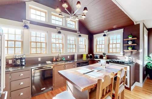 Wolcott Casa | Scenic country retreat with mountain views, deck, firepit, & washer/dryer