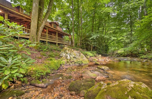 Highlands Casa | Scenic Creekside Cabin with Wraparound Porch!