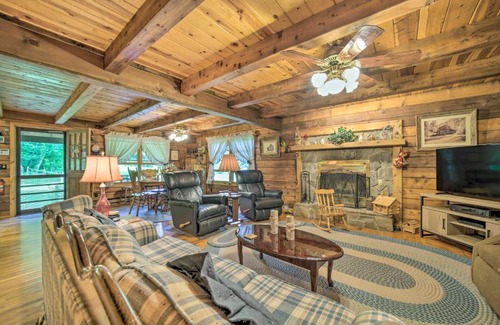 Highlands Casa | Scenic Creekside Cabin with Wraparound Porch!