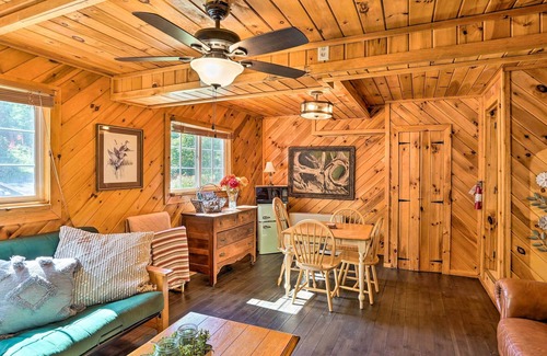 Durham Cabina | Scenic Durham Getaway < 8 Mi to Windham Mtn!