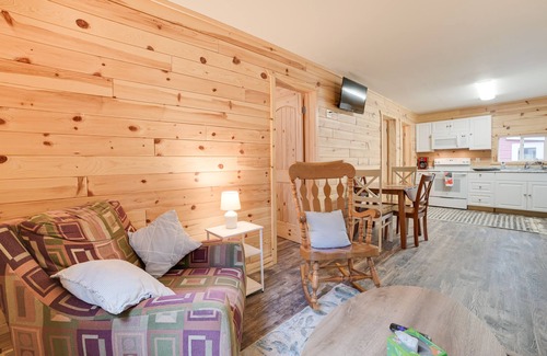 Oscoda Cabaña | Scenic 'Evan's Hideaway' Steps to Lake Huron!