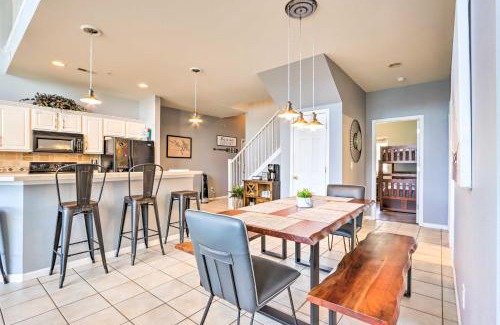 Camdenton Apartamento | Scenic Family Condo with Game Room and Boat Dock!
