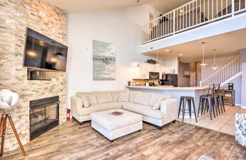 Camdenton Apartamento | Scenic Family Condo with Game Room and Boat Dock!
