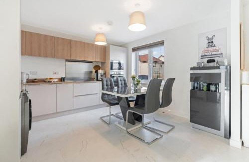 Glasgow Casa | Scenic getaway, open plan home! 2bed park for free