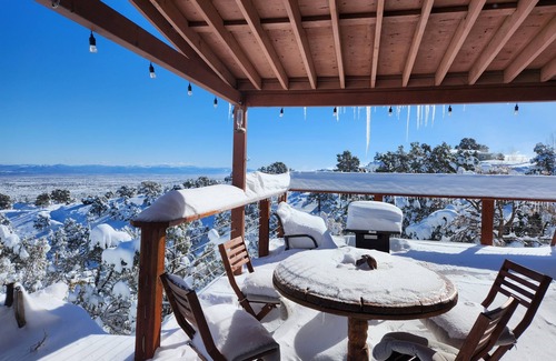 Pinon Hills Cabina | Scenic Getaway - Rustic Cabin - Mountain Ridge