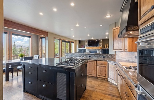 Highland Estates Casa | Scenic Getaway with Entertainment Haven: 5 BR 5 BA