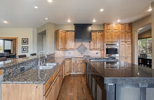 Highland Estates Casa | Scenic Getaway with Entertainment Haven: 5 BR 5 BA