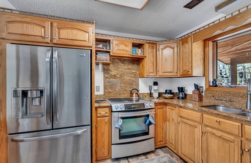 Giles County Cabina | Scenic Hidden Gem: Private Pool, Golf & Fishing on Peaceful 42 Acres