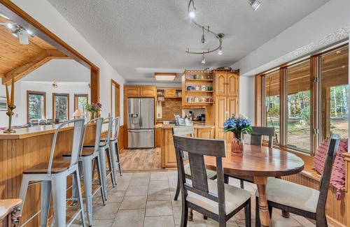 Giles County Cabina | Scenic Hidden Gem: Private Pool, Golf & Fishing on Peaceful 42 Acres
