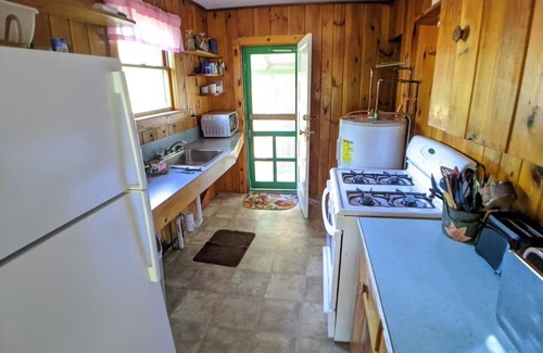 Raymond Cabaña | Scenic Hideaway with Stunning Lake Views and Beach Access
