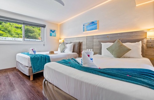 Grand Case Complejo | Scenic Island Suite | Lounge by the Sea or Cruise at Sunset