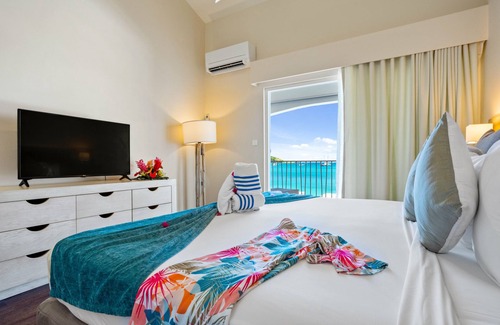 Grand Case Complejo | Scenic Island Suite | Lounge by the Sea or Cruise at Sunset