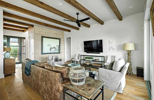 Spicewood Casa | Scenic Lake Travis Farmhouse - Pickleball - BBQ