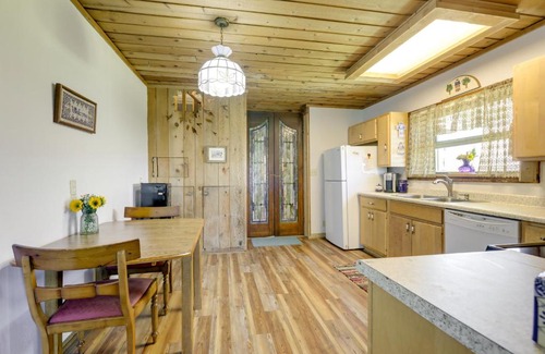 Glenwood Springs Casa | Scenic Mount Sopris View Historic Alpine Cabin!