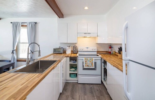East Stroudsburg Casa | ★Scenic Mountain Oasis | Mins to Ski Slopes/Hiking