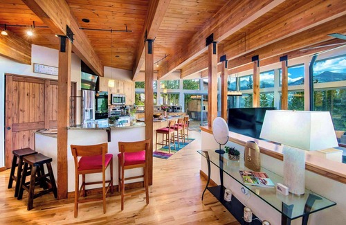 Forest Hills Casa | Scenic Mountain Retreat in Breckenridge – Elegant & Cozy