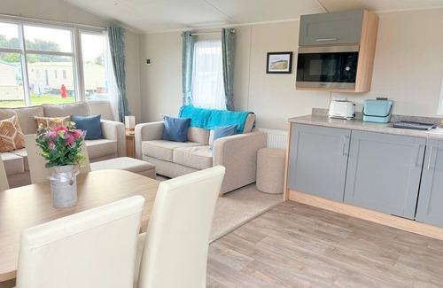 Newcastle Casa | Scenic mountain views from “Serenity”, a luxury 6-bed caravan in Newcastle, NI