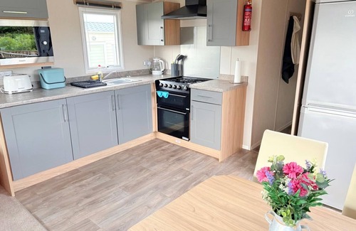 Newcastle Casa | Scenic mountain views from “Serenity”, a luxury 6-bed caravan in Newcastle, NI
