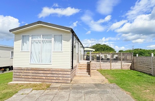 Newcastle Casa | Scenic mountain views from “Serenity”, a luxury 6-bed caravan in Newcastle, NI