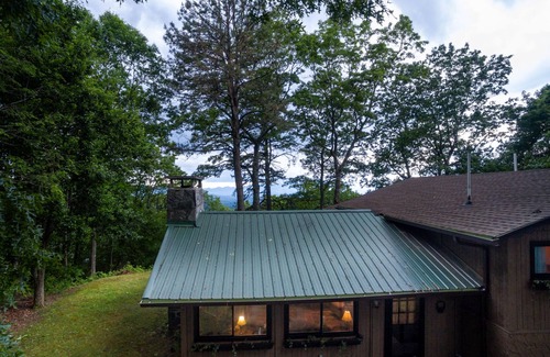 Franklin Casa | Scenic overlook home in gated community that is spacious and pet friendly.